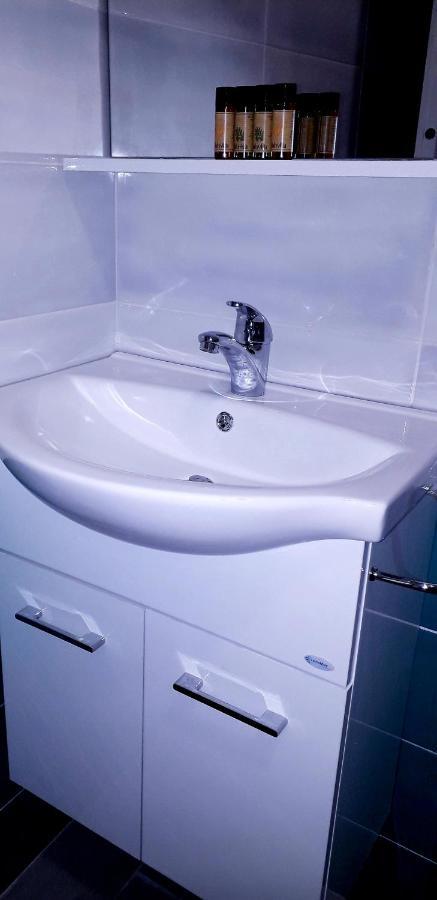 Lamberti Beach Apartment - 150 M From The Sea - Just Renewed - Wifi Savona Bagian luar foto