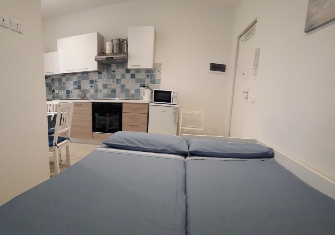 Lamberti Beach Apartment - 150 M From The Sea - Just Renewed - Wifi Savona Bagian luar foto